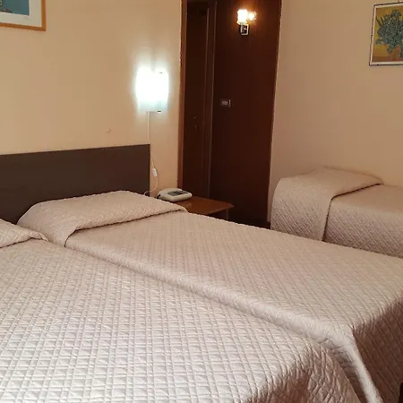Hotel Flora 3*