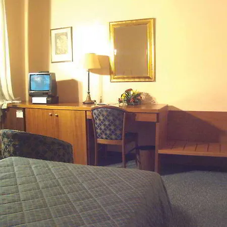 Flora Hotel 3*