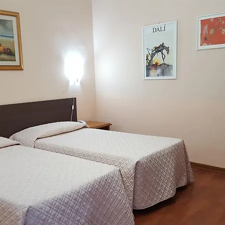 Flora Hotel 3*