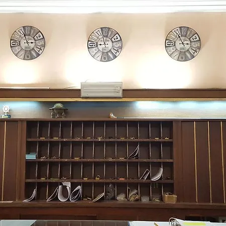 Flora Hotel 3*