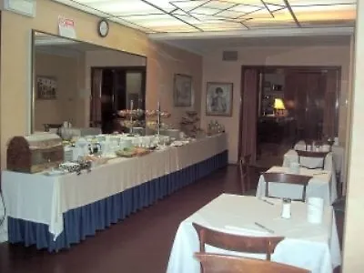 Flora Hotel 3*